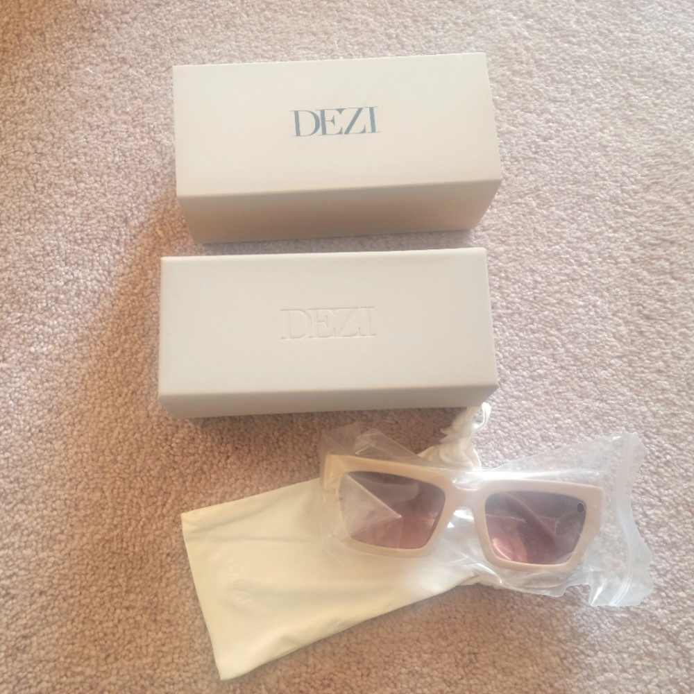 Dezi | Switch Sunglasses